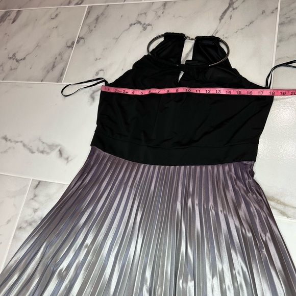 𝅺CITY CHIC Pleated Ombre Maxi Dress black/grey - Picture 9 of 12